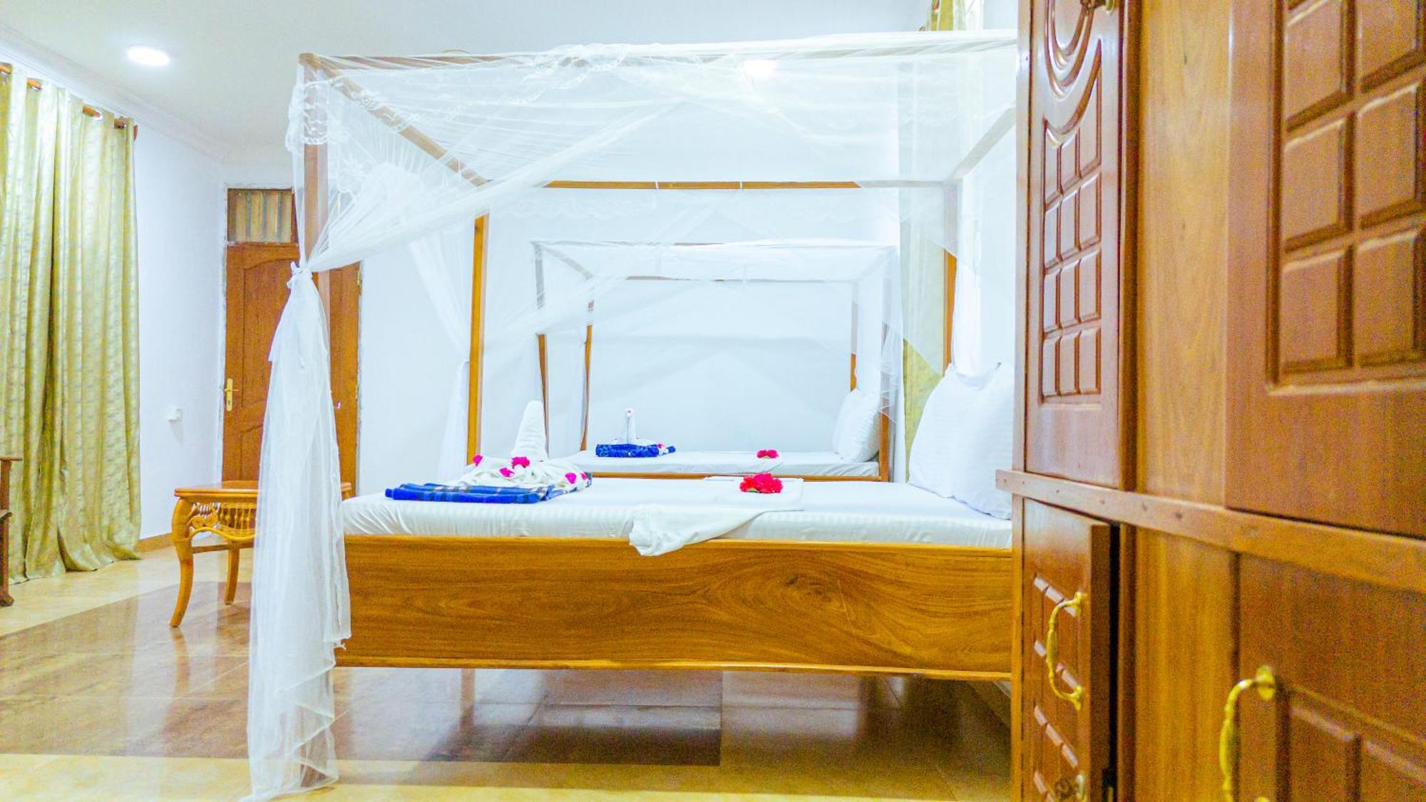 Sands Inn Hotel Pwani Mchangani Exterior foto